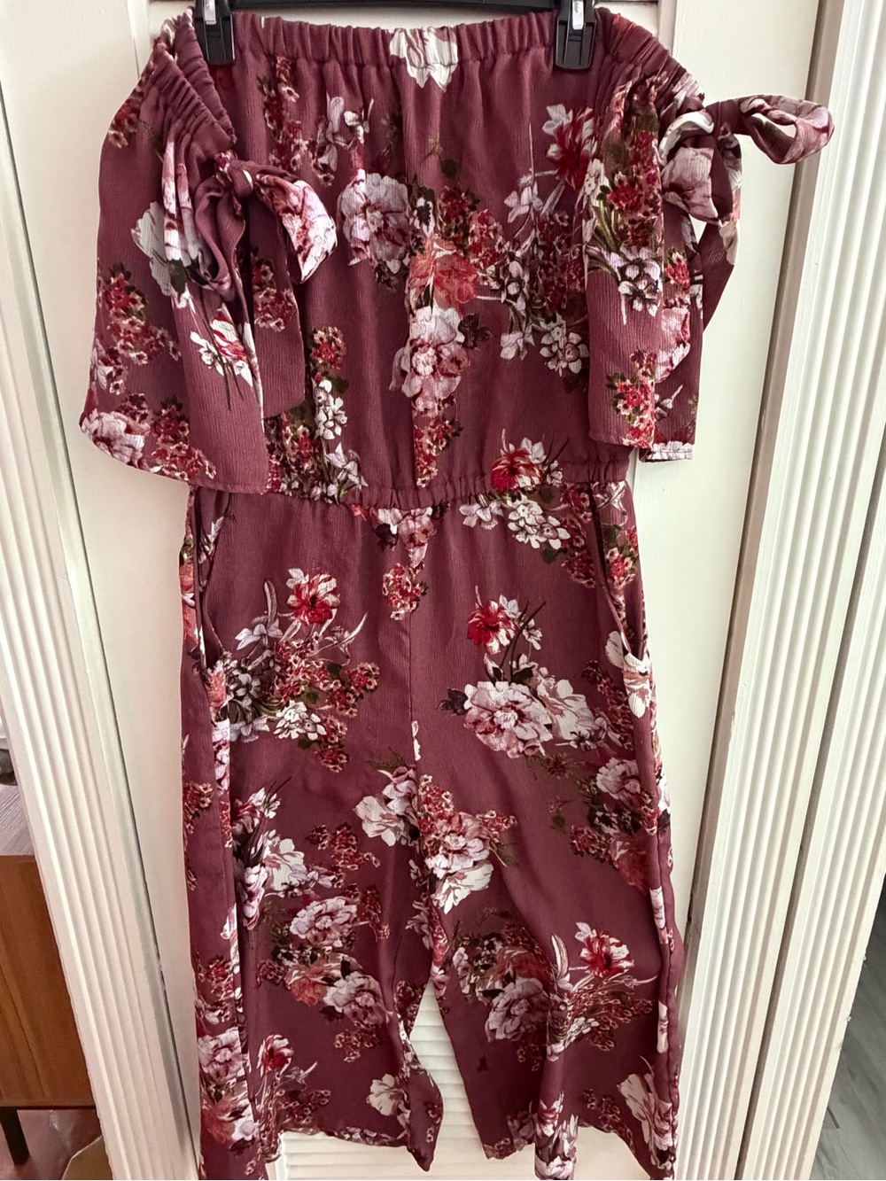 Women's Off-Shoulder Floral Jumpsuit in Mauve Size 16